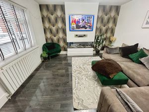 Lounge- click for photo gallery